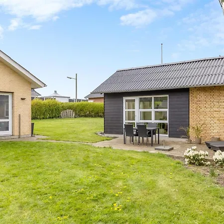 Holiday home Aina - 20km From The Sea By Interhome Bredebro