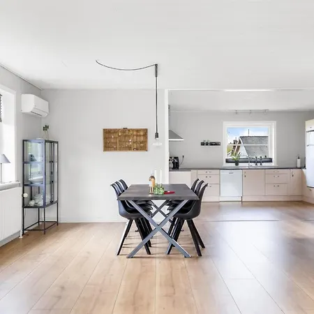 Holiday home Aina - 20km From The Sea By Interhome Bredebro